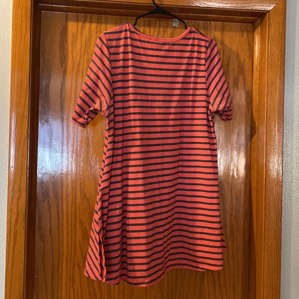 LuLaRoe Perfect Tee, Size L - Picture 3 of 3